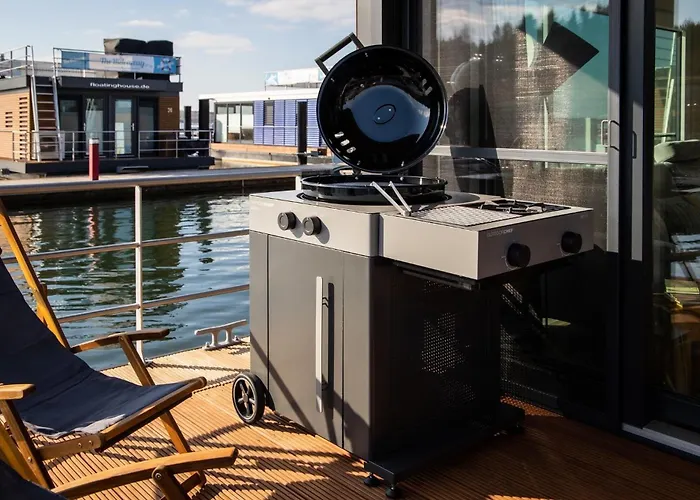 Botel Hausboot Bellini *