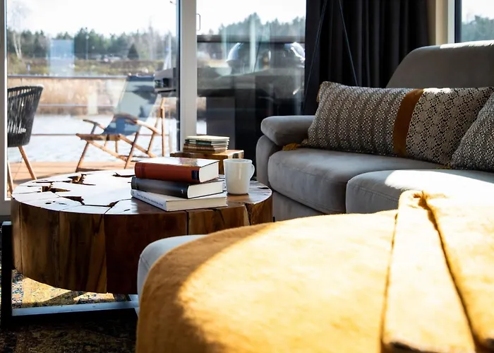 Botel Hausboot Bellini *